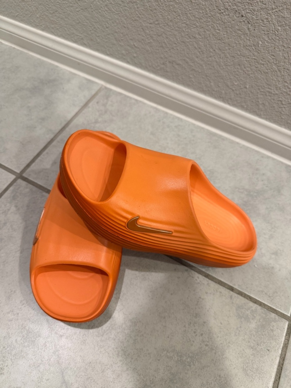 Nike Rejuven8 slides orange 🍊 - Picture 2 of 6
